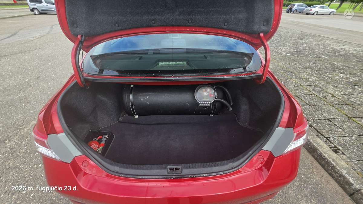 Toyota Camry - 10