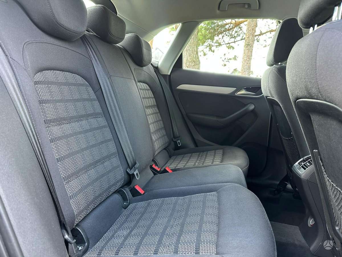 Audi Q3, 2.0 l., off-road / crossover