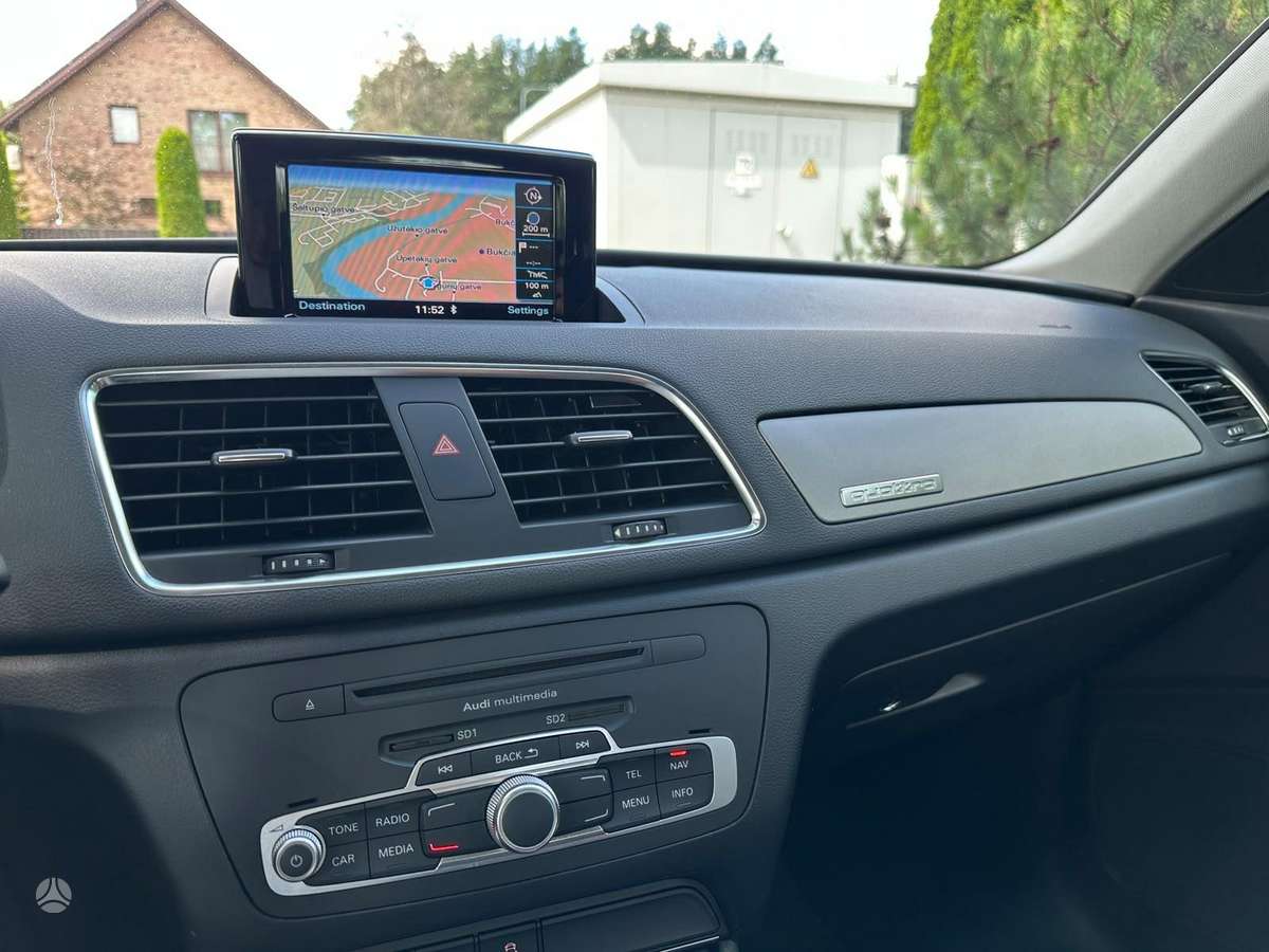 Audi Q3, 2.0 l., off-road / crossover