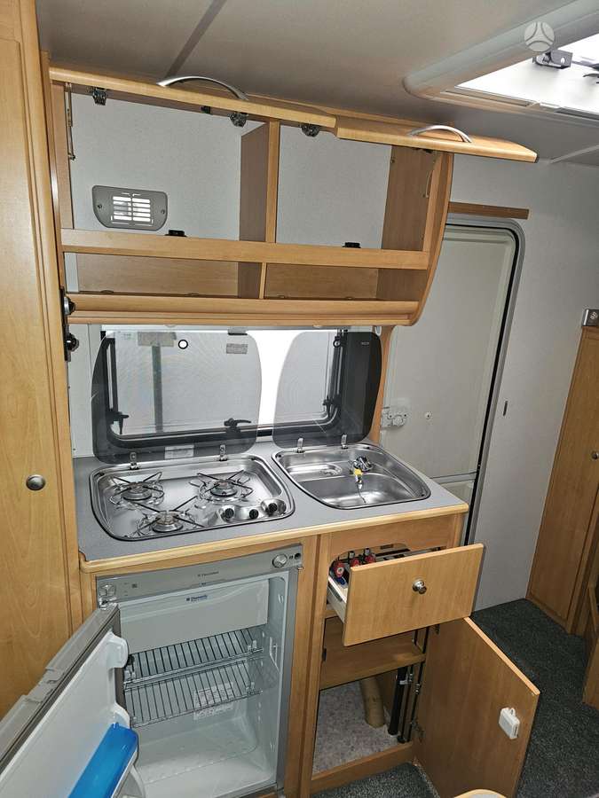-Kita- KNAUS EIFELLAND E500, caravans