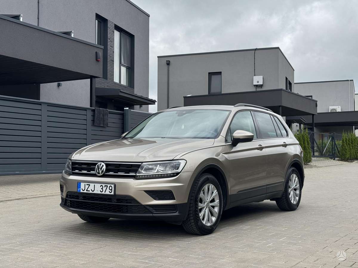 Volkswagen Tiguan - 1