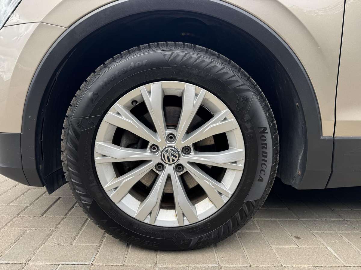 Volkswagen Tiguan - 9