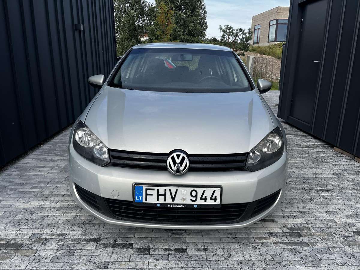 Volkswagen Golf - 1