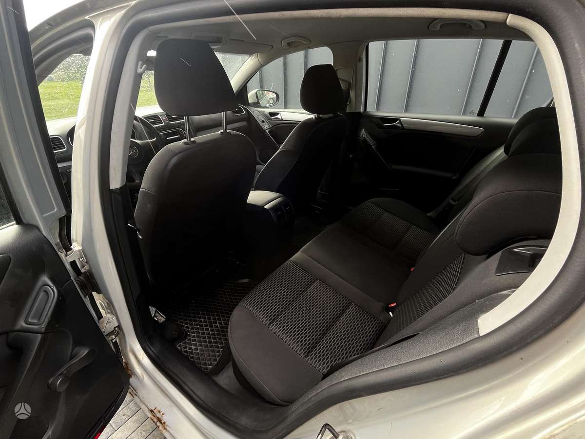 Volkswagen Golf - 10