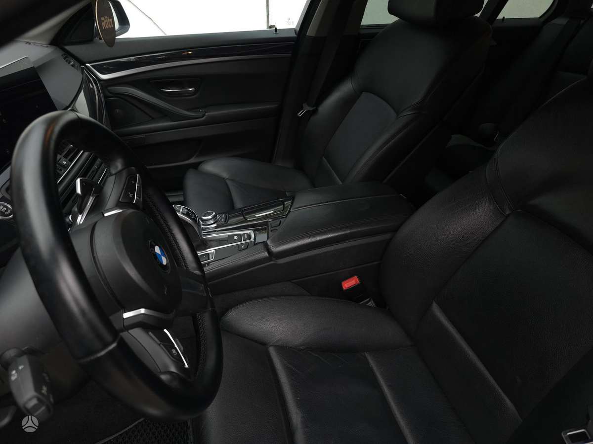 BMW 525, universalas