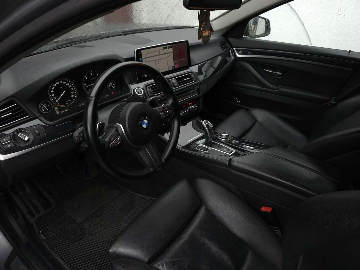 BMW 525, universalas