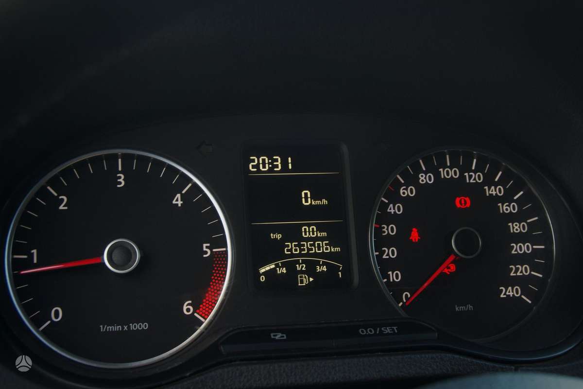 Volkswagen Polo - 8
