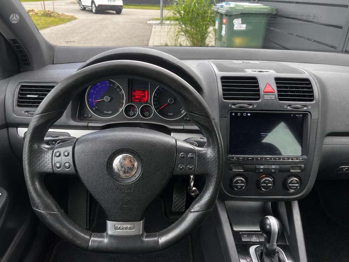 Volkswagen Golf - 6