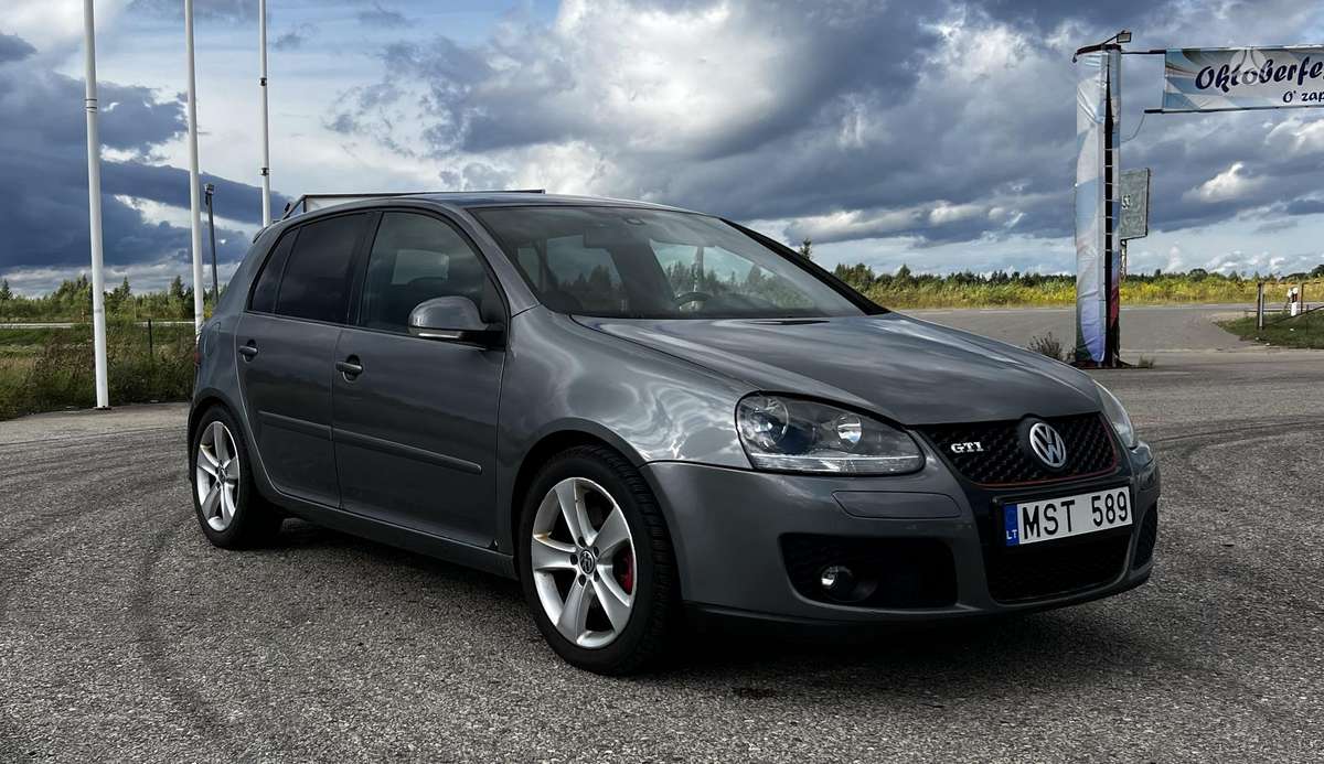 Volkswagen Golf - 5