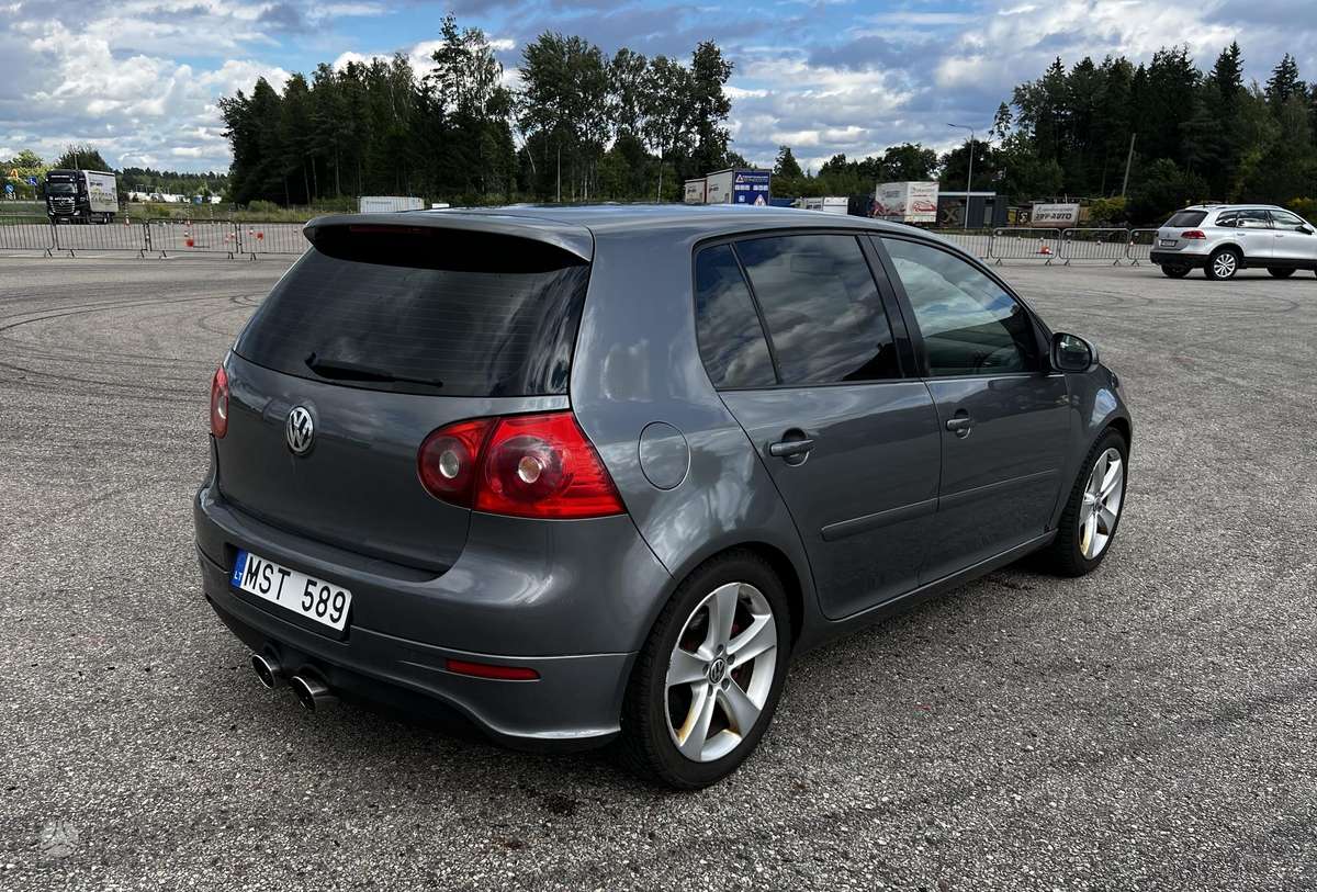 Volkswagen Golf - 4
