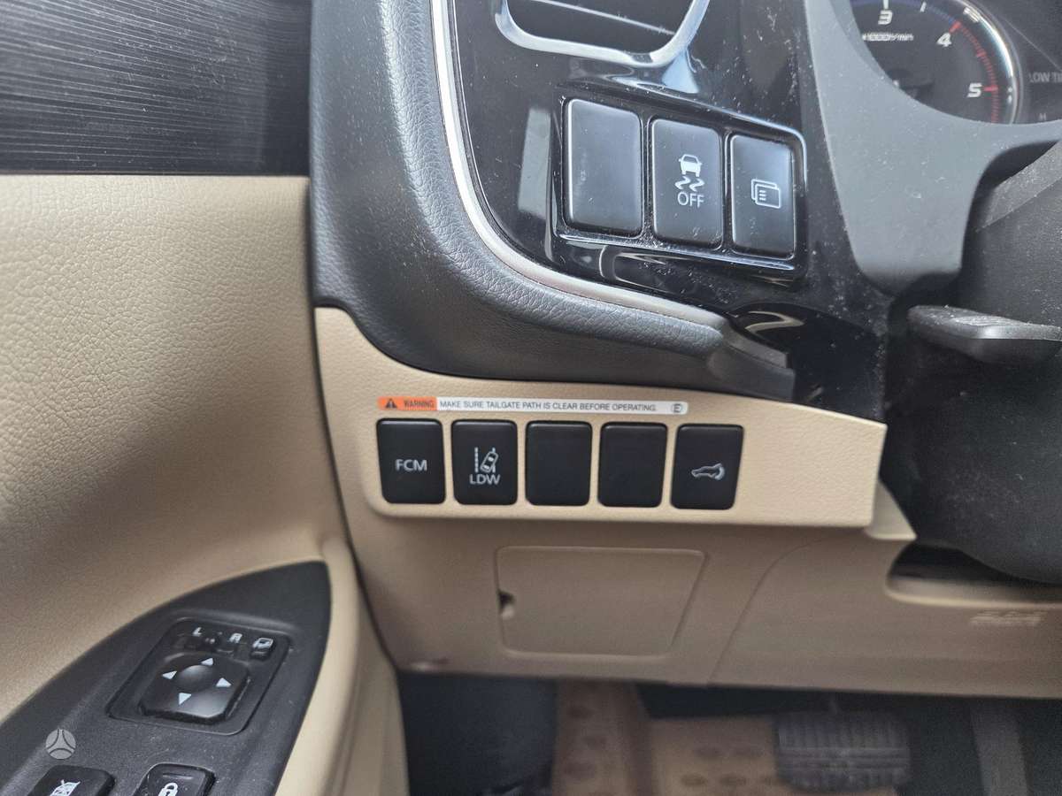 Mitsubishi Outlander, off-road / crossover