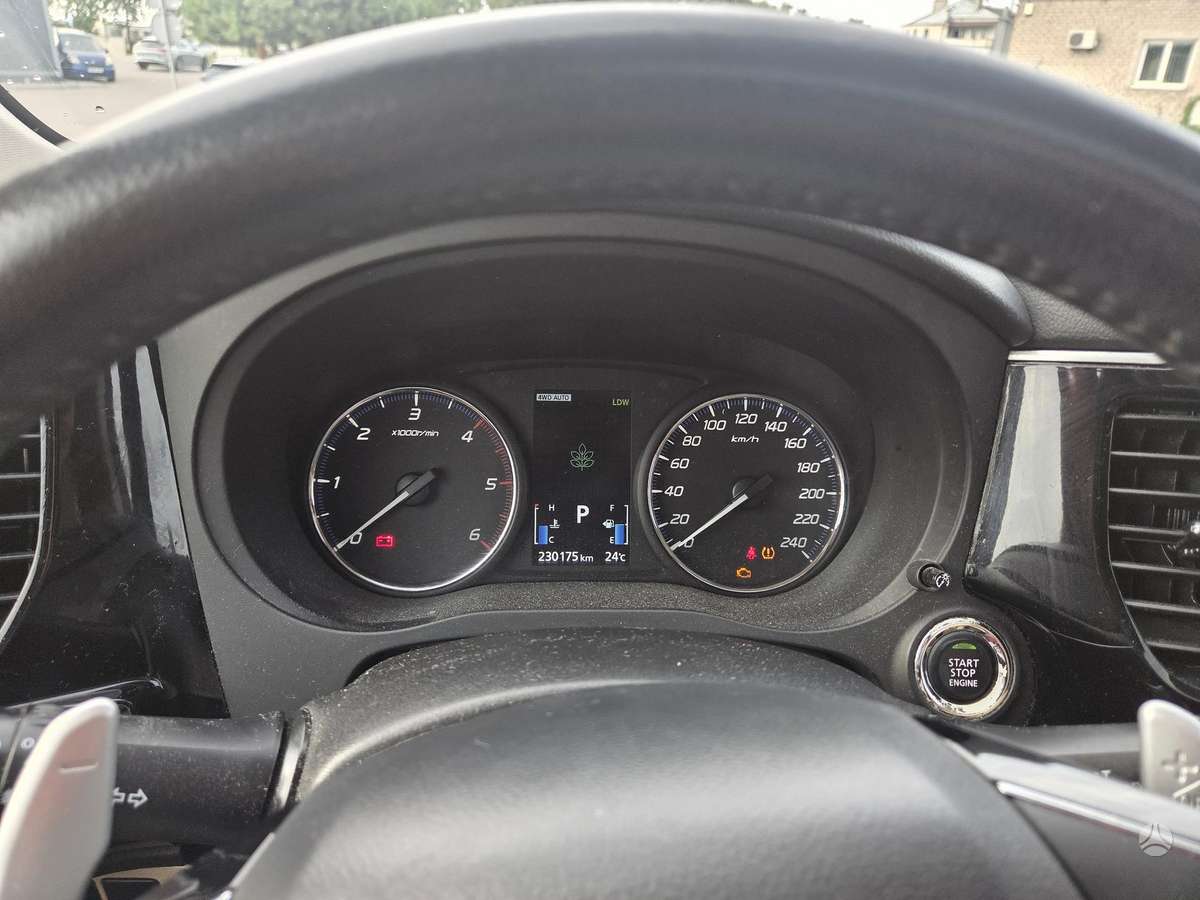Mitsubishi Outlander, Внедорожник / Кроссовер