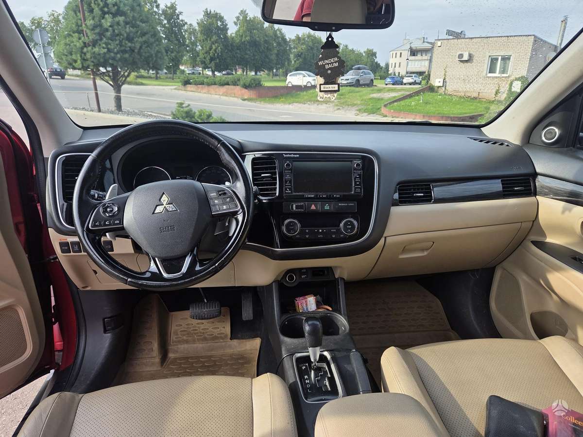 Mitsubishi Outlander, off-road / crossover