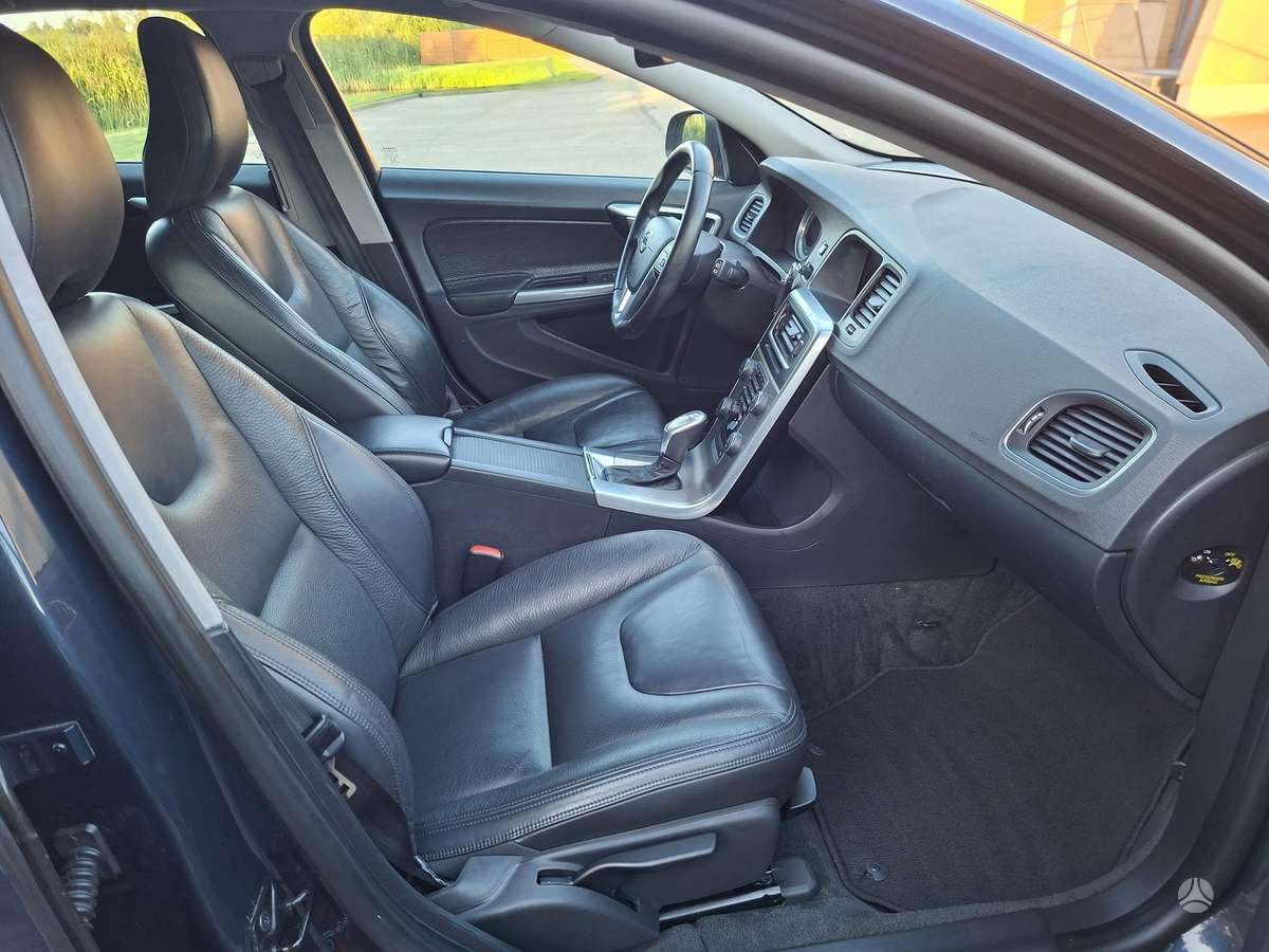 Volvo V60, 2.4 l., hatchback