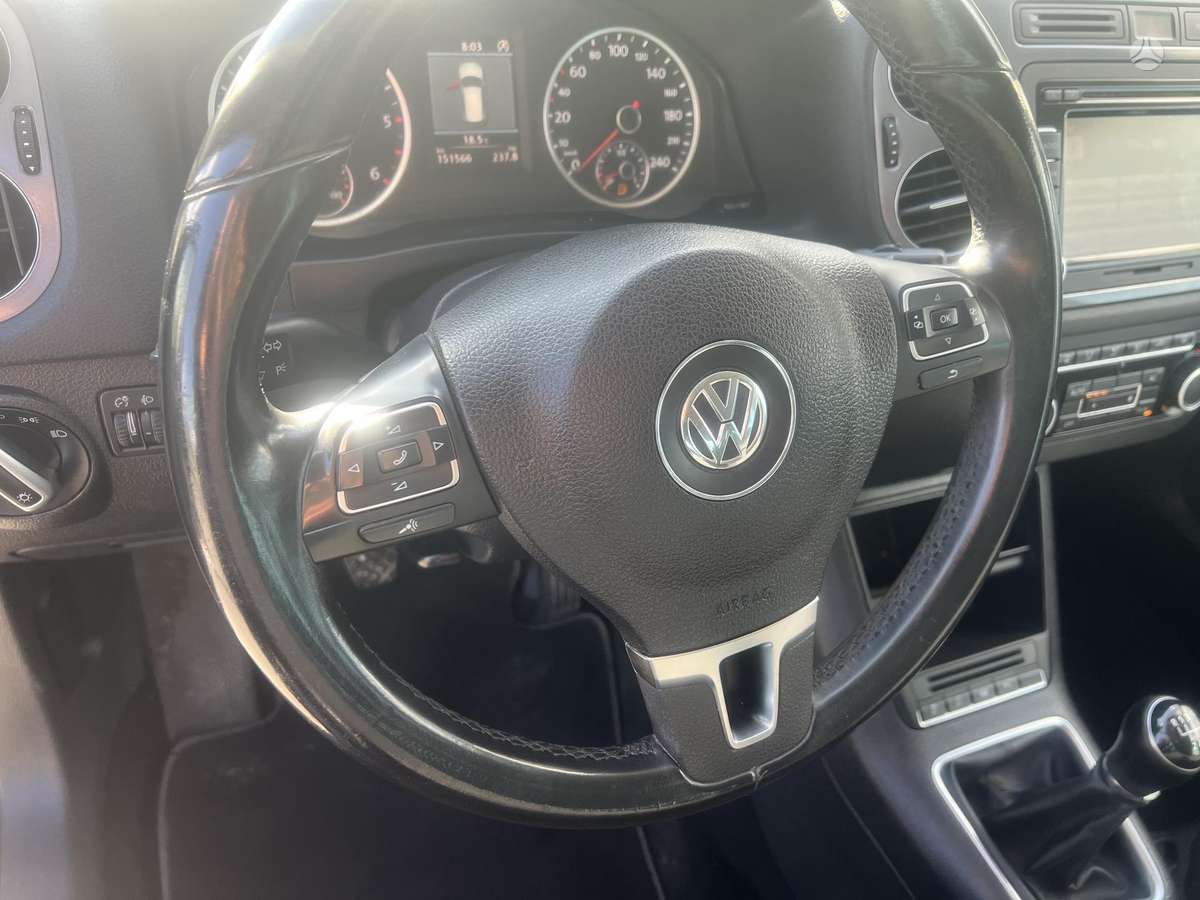 Volkswagen Tiguan - 11