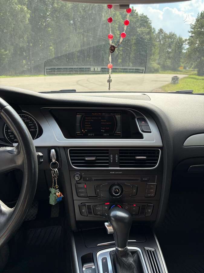 Audi A4, 2.0 l., Седан