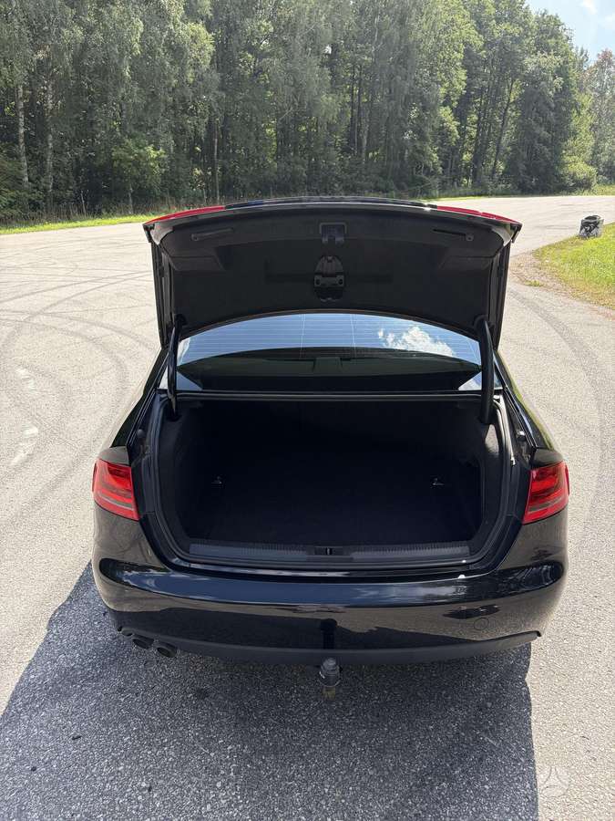 Audi A4, 2.0 l., Седан