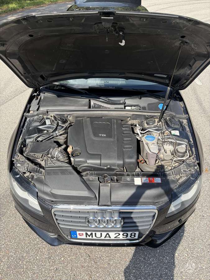 Audi A4, 2.0 l., Седан