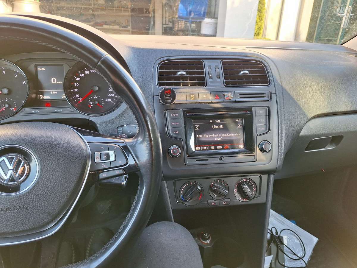 Volkswagen Polo - 2