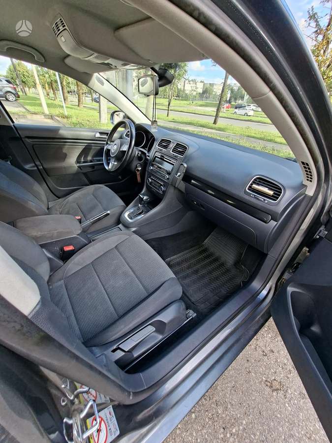 Volkswagen Golf - 10