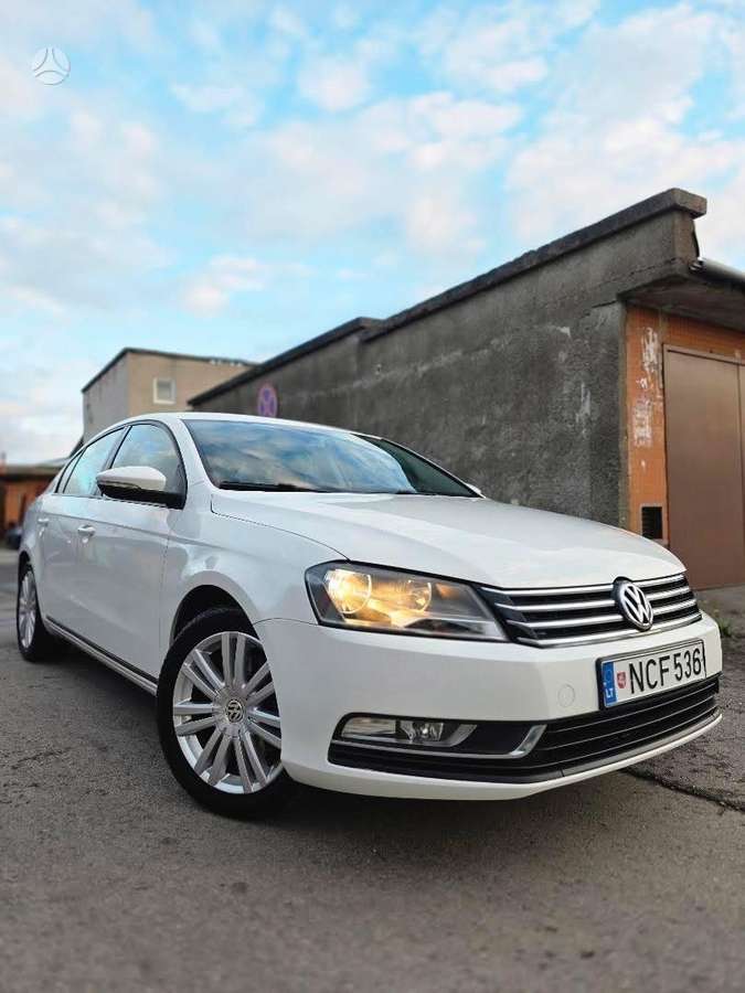 Volkswagen Passat - 1