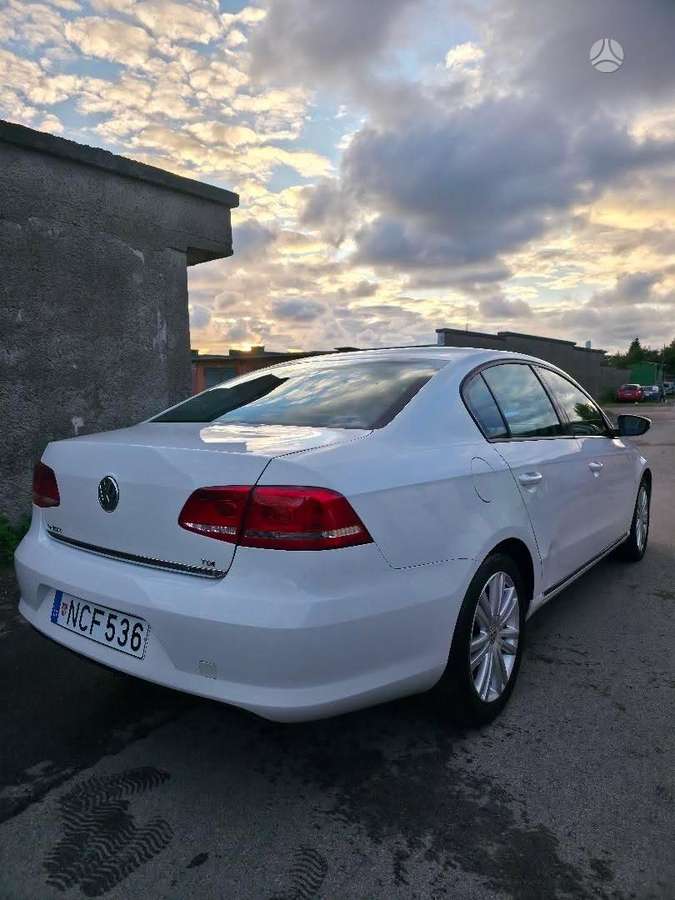 Volkswagen Passat - 4
