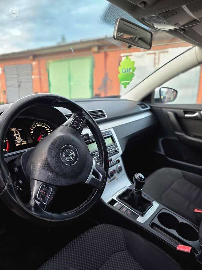 Volkswagen Passat - 6