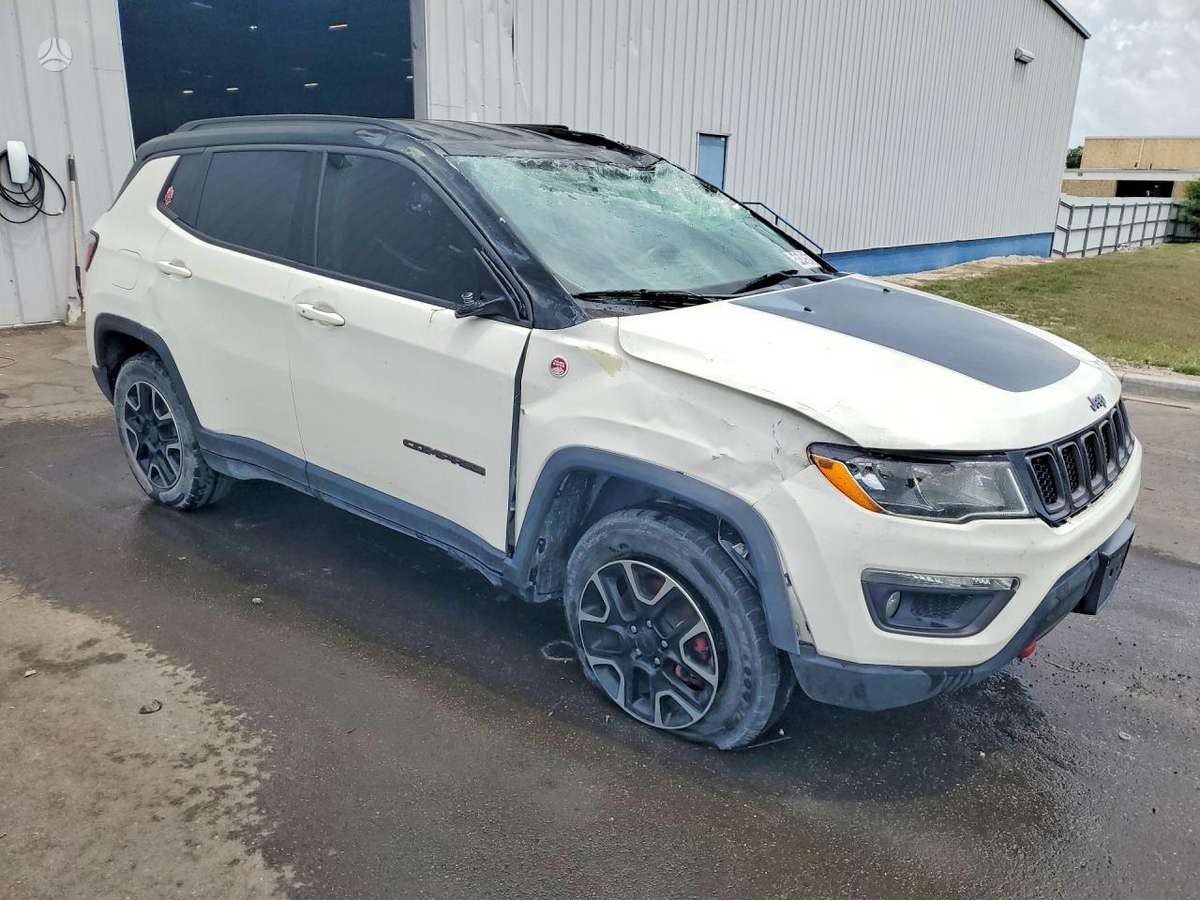 Jeep Compass, 2.4 l., off-road / crossover