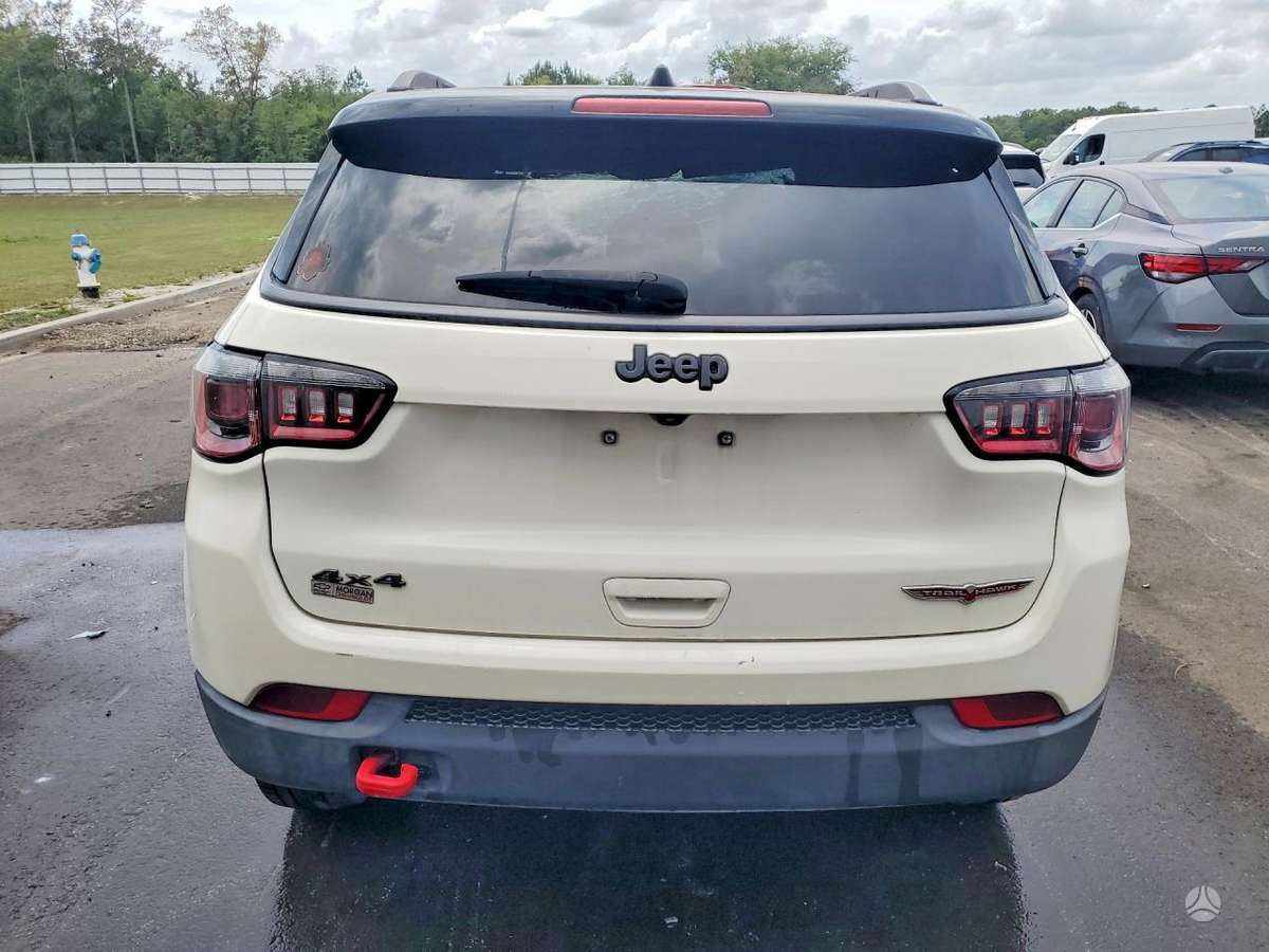 Jeep Compass, 2.4 l., off-road / crossover