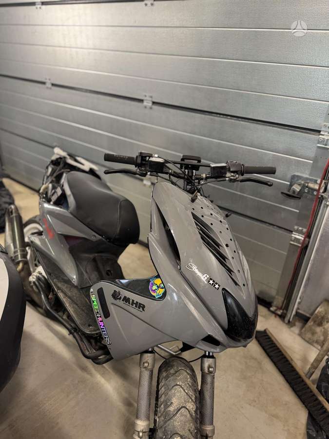 Yamaha Aerox, scooters / mopeds