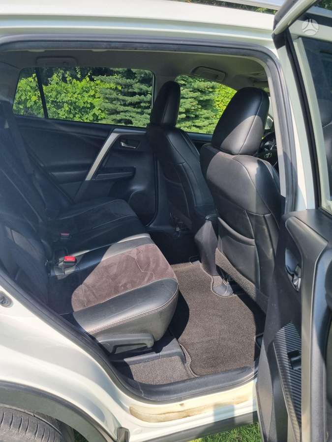 Toyota RAV4 - 10