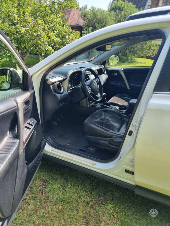 Toyota RAV4 - 8