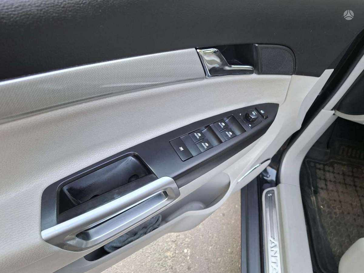 Opel Antara, 2.2 l., off-road / crossover