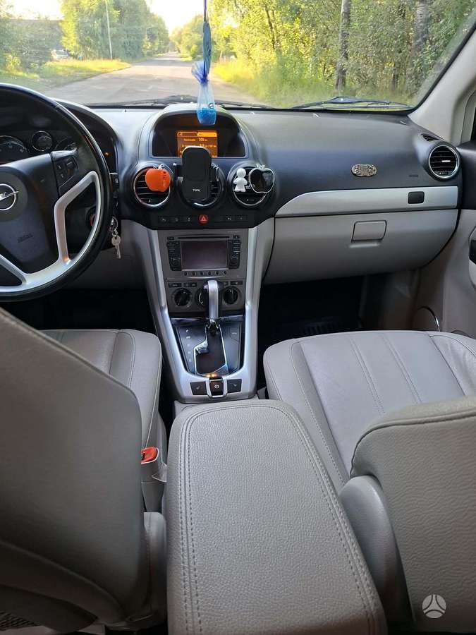 Opel Antara, 2.2 l., off-road / crossover