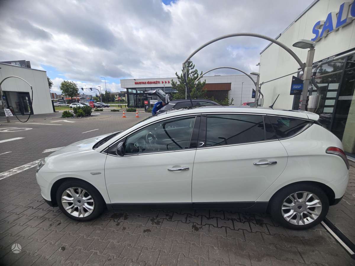 Lancia Delta, 1.6 l., hatchback