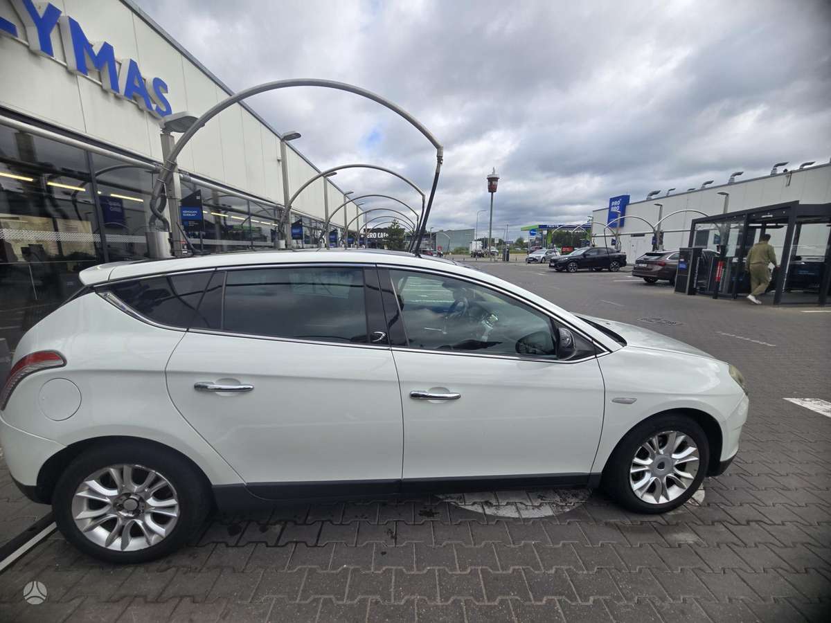 Lancia Delta, 1.6 l., hatchback