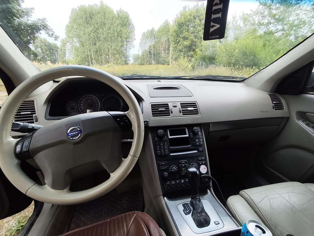 Volvo XC90, 2.4 l., off-road / crossover