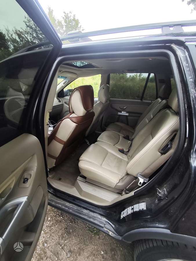 Volvo XC90, 2.4 l., off-road / crossover