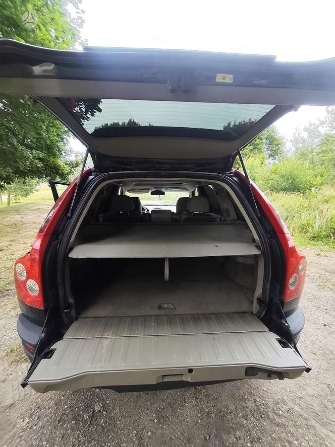 Volvo XC90, 2.4 l., off-road / crossover