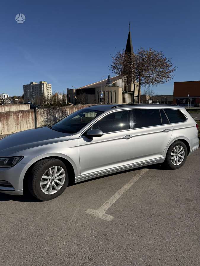 Volkswagen Passat - 1