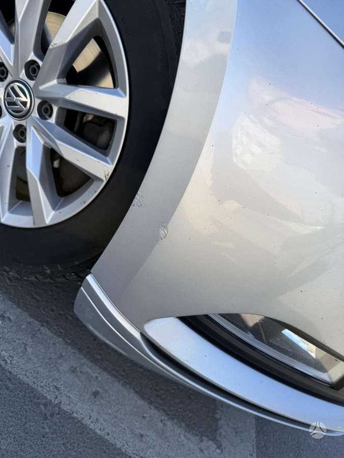 Volkswagen Passat - 4