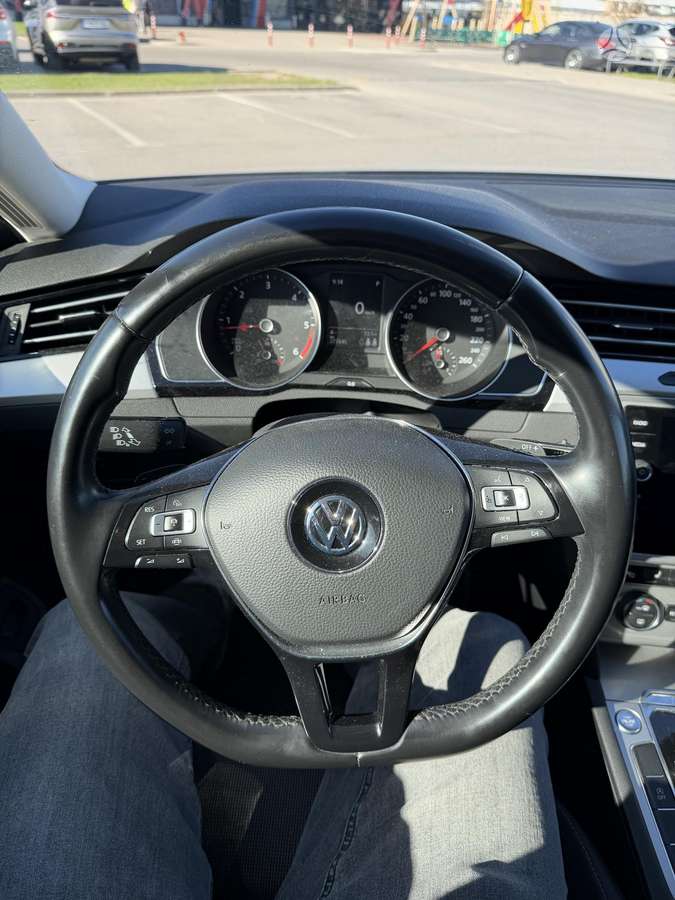 Volkswagen Passat - 5