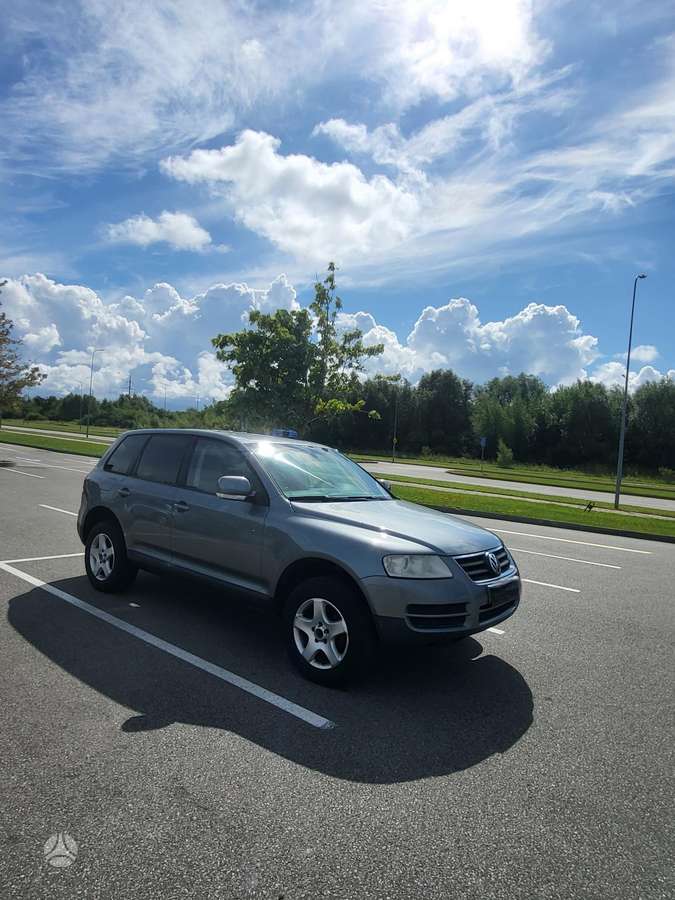 Volkswagen Touareg - 1
