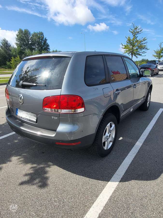 Volkswagen Touareg - 2