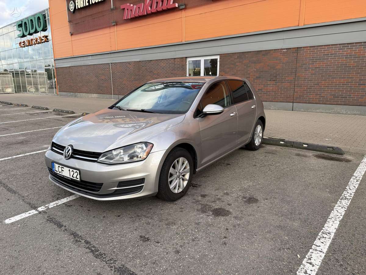 Volkswagen Golf - 1