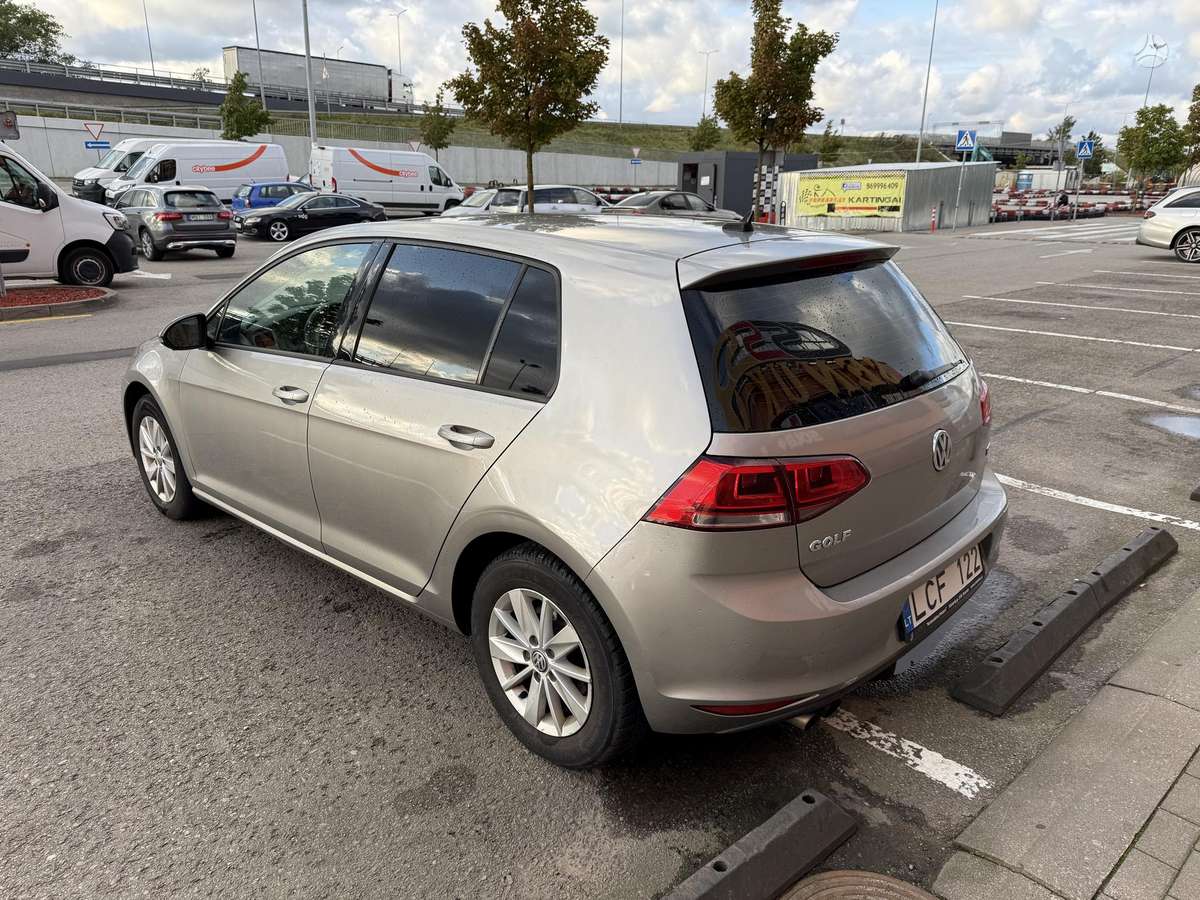 Volkswagen Golf - 2