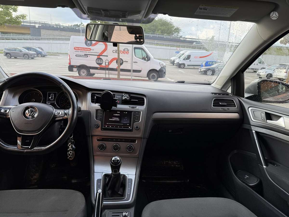 Volkswagen Golf - 8