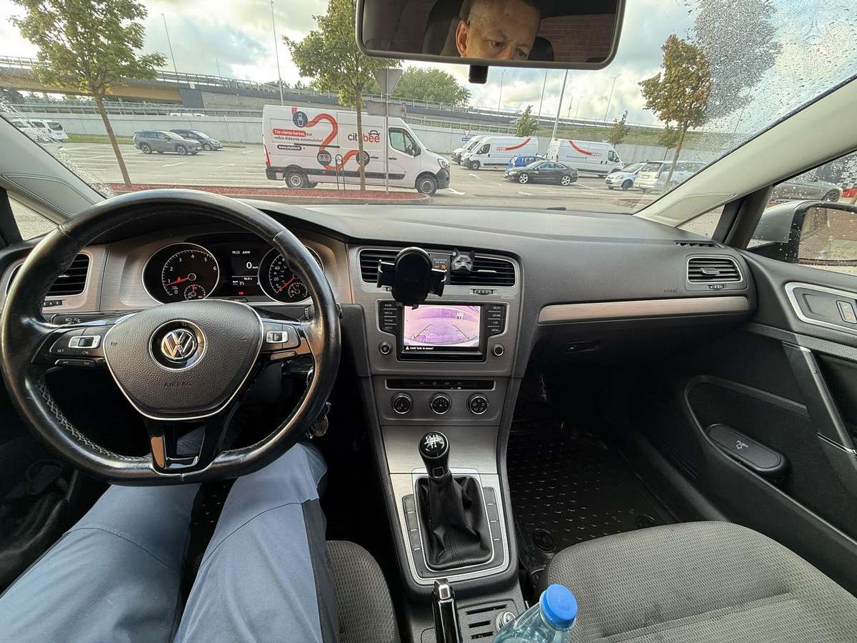 Volkswagen Golf - 9