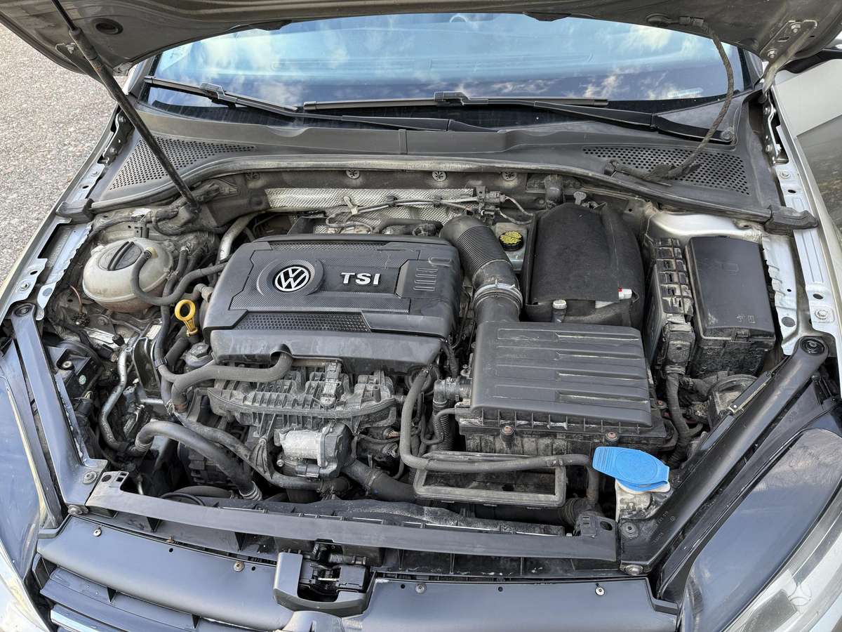 Volkswagen Golf - 10