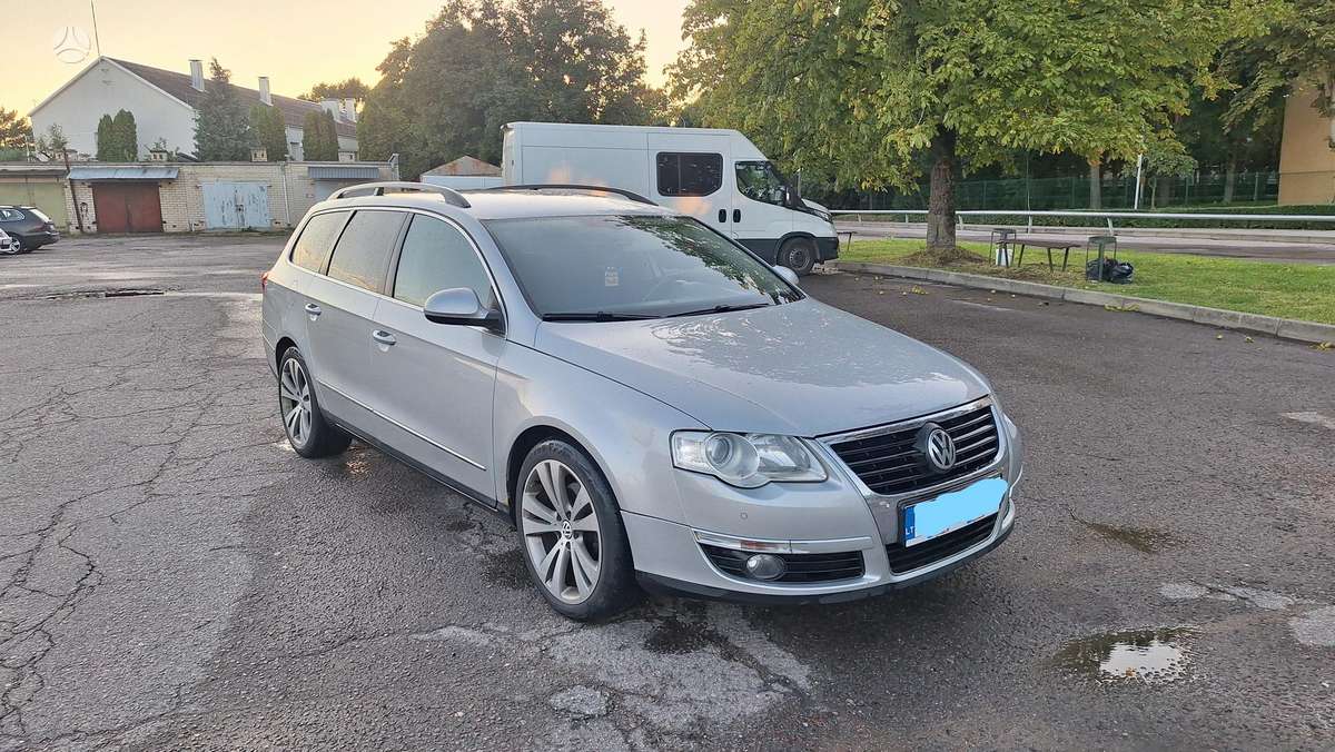 Volkswagen Passat - 1